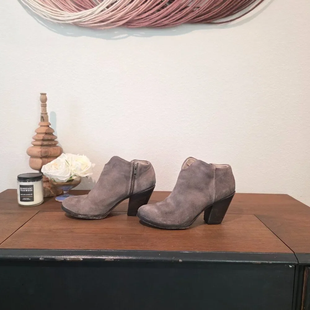 Freebird by Steven Suede Grey Leather Western Heeled Ankle Boots Sz 10
